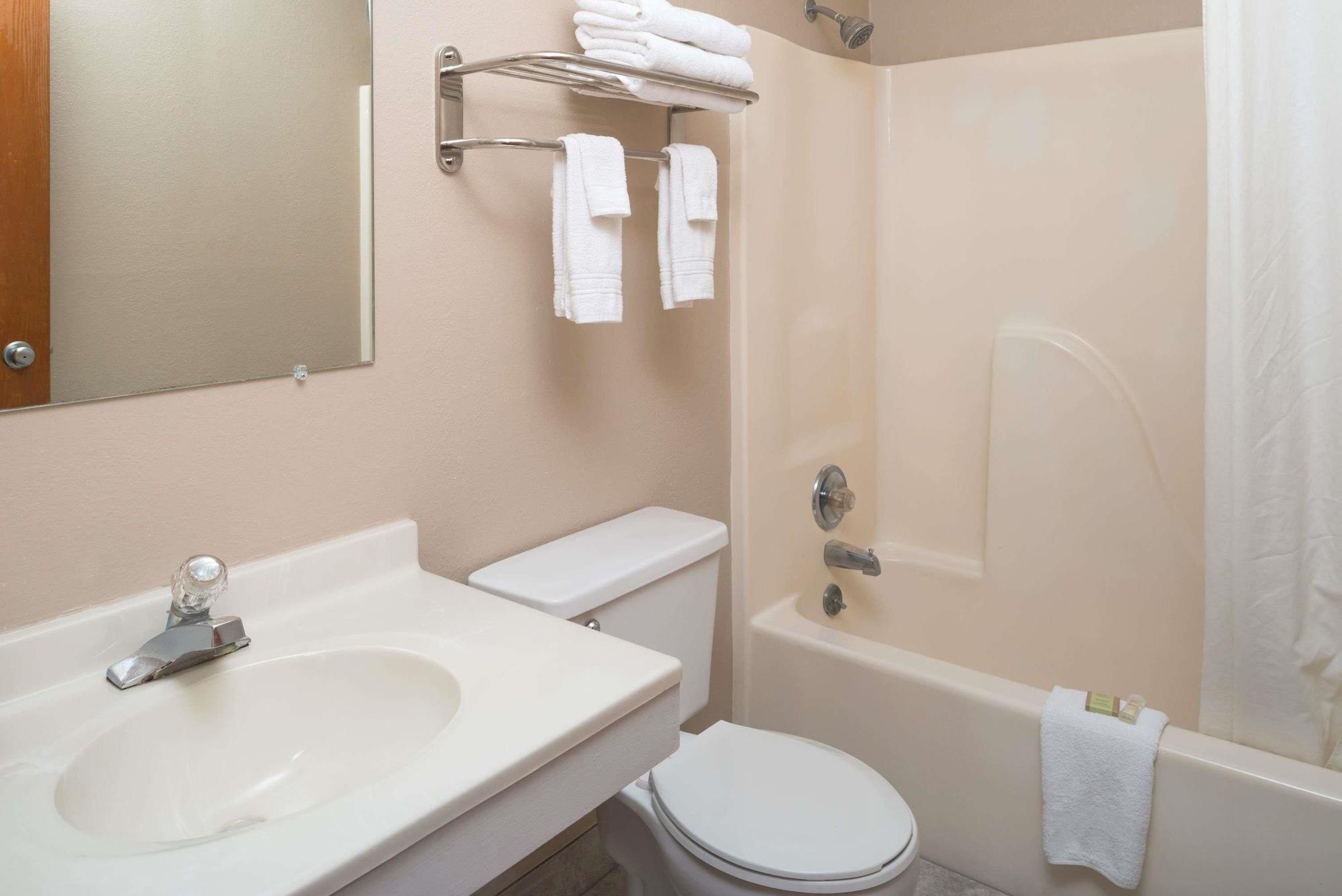 Super 8 By Wyndham Omaha Ne Hotel Екстериор снимка