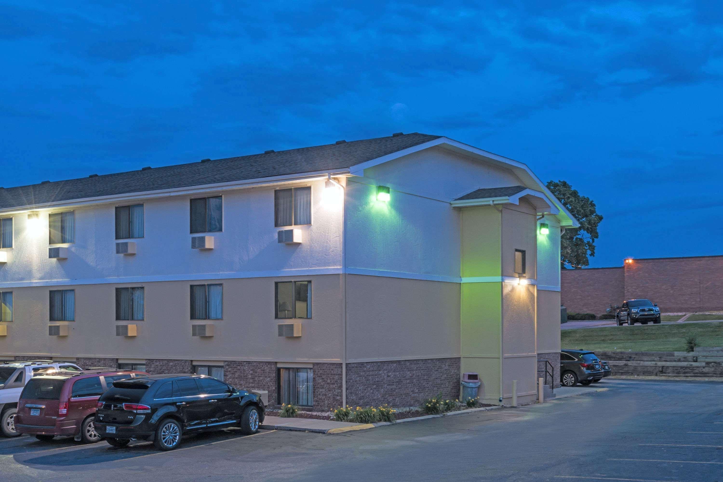 Super 8 By Wyndham Omaha Ne Hotel Екстериор снимка
